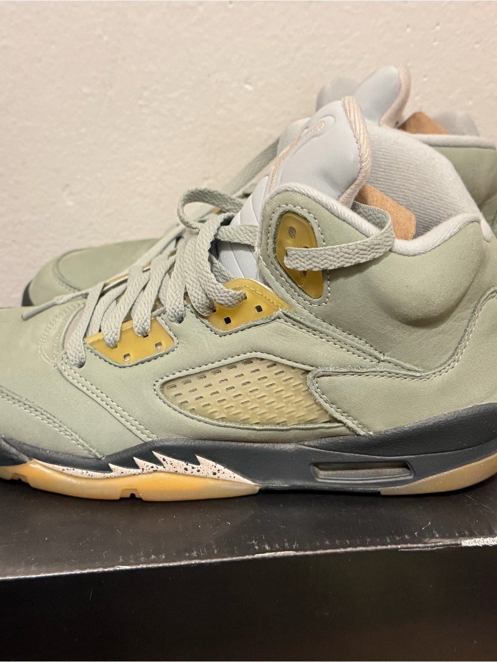 Jordan youth’s size 7 Athletic Shoes in Sage Green, Yellow and Black. Women’s 8